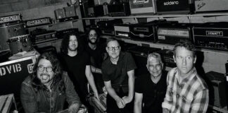 Foo Fighters reflete sobre sentimentos de confusão e indecisão em “Caught In The Echo”