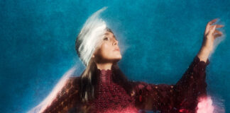 Jessie Ware celebra o romance e a conexão em “Automatic” ao lado de Colman Domingo