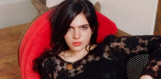 Julia Cumming reflete a persistência de memórias dolorosas em “Please Let Me Remember This”