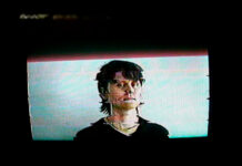 Tory Silver anuncia o álbum ‘In Through the Front with Lasers’ e lança o single “Microwave”