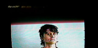 Tory Silver anuncia o álbum ‘In Through the Front with Lasers’ e lança o single “Microwave”