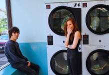 bookend retrata um vínculo preso em um limbo emocional no single “vinyl on the wall”