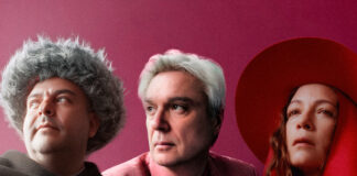 David Byrne lança “¿Cuál Es La Razón?”, releitura de “What Is The Reason For It?”, com Natalia Lafourcade