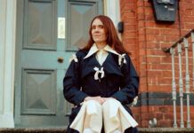 Kate Nash regrava “Famine”, de Sinéad O’Connor, e reflete sobre suas raízes irlandesas e inglesas