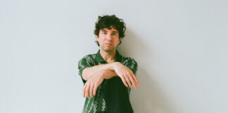 lovetempo, projeto de ex-The Rapture, lança o álbum de estreia ‘There Is a Light’