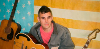 Rostam aborda a saudade de um relacionamento encerrado no single “Back of a Truck”