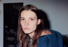 Sophia Stel ironiza pessoas invejosas e falsas que falam demais no single “Bitches Talk Shit”