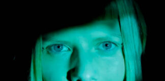 TOMORA, projeto de AURORA e integrante do The Chemical Brothers, lança o single “I DRINK THE LIGHT”