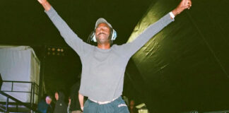 Blood Orange retorna com “Essex_Honey.mp3”, faixa que resgata clássico de Sky Ferreira