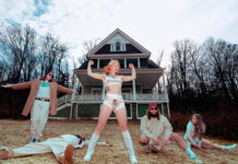 Wet Leg anuncia edição deluxe do álbum ‘moisturizer’ e lança remix de “catch these fists”
