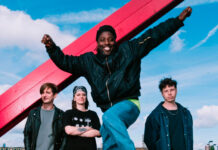 Bloc Party retrata a intensidade do início de um relacionamento no single “Love Bombs”
