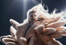 Ellie Goulding lança o single “Black Prada Dress” e anuncia o álbum ‘I Know Too Much’