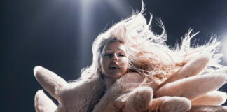 Ellie Goulding lança o single “Black Prada Dress” e anuncia o álbum ‘I Know Too Much’
