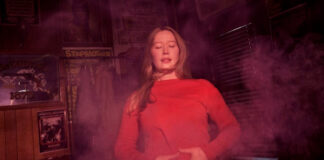 Julia Jacklin anuncia o álbum ‘The Gem’ e lança o single “Get Away From Me (I Think I’ll Love You Soon)”