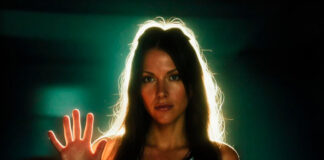 Kaitlyn Aurelia Smith retrata a intensidade da vida contemporânea no single “GTP!”