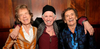 The Rolling Stones lanca as faixas “Divine Intervention”, com Robert Smith, e “Jealous Lover”