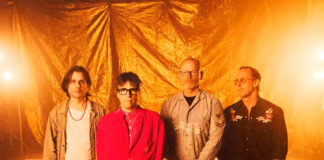 Weezer anuncia novo álbum autointitulado e lança parceria com o Wednesday