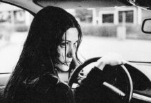 Dottie Andersson retrata dúvidas e desilusões amorosas no single “Wash my hair”