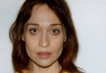 Fiona Apple lança “Horns of a Bull”, tema de abertura da minissérie ‘Lucky’