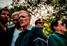 Queens of the Stone Age retorna com o single “Easy Street”, parceria com Nikki Lane