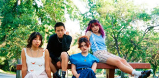 The Linda Lindas anuncia o álbum ‘GOTTA GET OUT’ e lança o single “Closer” com Hayley Williams