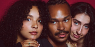 Tiny Habits canta a dificuldade de se envolver com alguém novo em “Belt Loop”