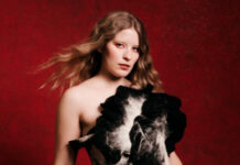 Paris Paloma retrata um amor profundo e quase predestinado em “I Cry in Front of Paintings”