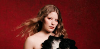 Paris Paloma retrata um amor profundo e quase predestinado em “I Cry in Front of Paintings”