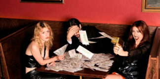 Lambrini Girls anuncia o álbum ‘No Refunds’ e lança o single “Bang Bang Bang”
