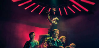 Queens of the Stone Age lança o single “Where The Goth Girls At?” do álbum ‘Perfecth’