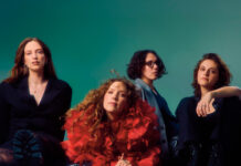 The Big Moon expressa nostalgia e juventude no single “Three Things”