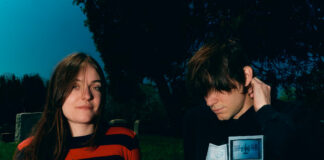 @ explora a dificuldade de reconhecer o próprio valor em “I Know You Are (But What Am I Thinking)”