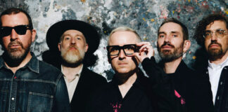 Hot Chip anuncia o álbum ‘A Long Way From Kansas’ e lança o single “Random Violence”